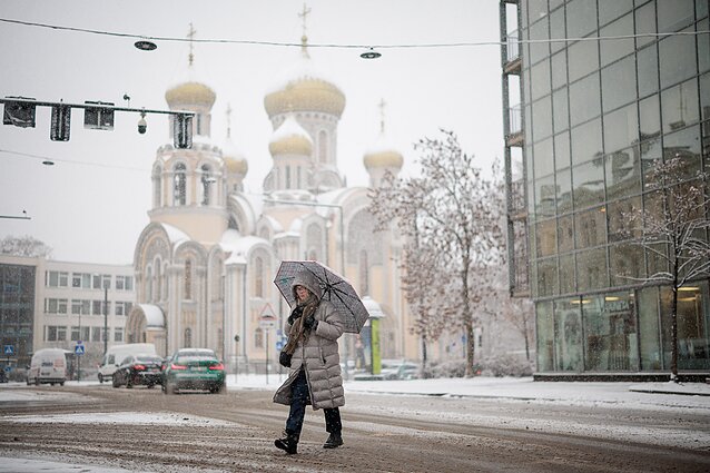 A woman walking in Vilnius (associative image) A woman walking in Vilnius (associative image)