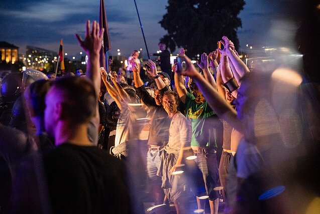 Mitingas prie Seimo peraugo į pareigūnų ir protestuotojų susirėmimą Mitingas prie Seimo peraugo į pareigūnų ir protestuotojų susirėmimą