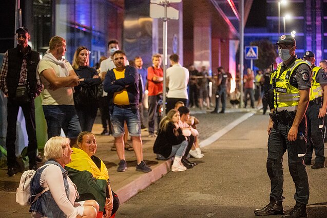 Mitingas prie Seimo peraugo į pareigūnų ir protestuotojų susirėmimą Mitingas prie Seimo peraugo į pareigūnų ir protestuotojų susirėmimą