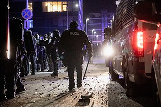 Mitingas prie Seimo peraugo į pareigūnų ir protestuotojų susirėmimą Mitingas prie Seimo peraugo į pareigūnų ir protestuotojų susirėmimą