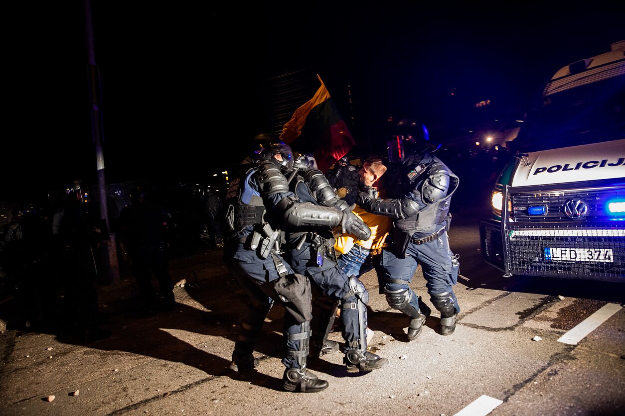 Policija vaiko riaušininkus Policija vaiko riaušininkus