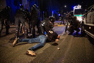 Policija vaiko riaušininkus Policija vaiko riaušininkus