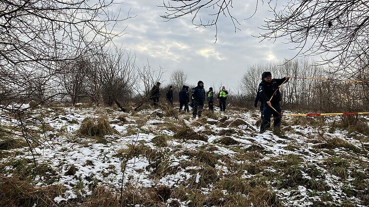 Vilniuje nukrito krovininis lėktuvas, jo nuolaužos pabiro dideliu atstumo Vilniuje nukrito krovininis lėktuvas, jo nuolaužos pabiro dideliu atstumo