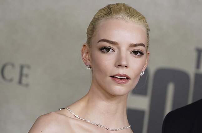Anya Taylor-Joy at the film's premiere in LA Anya Taylor-Joy at the film's premiere in LA