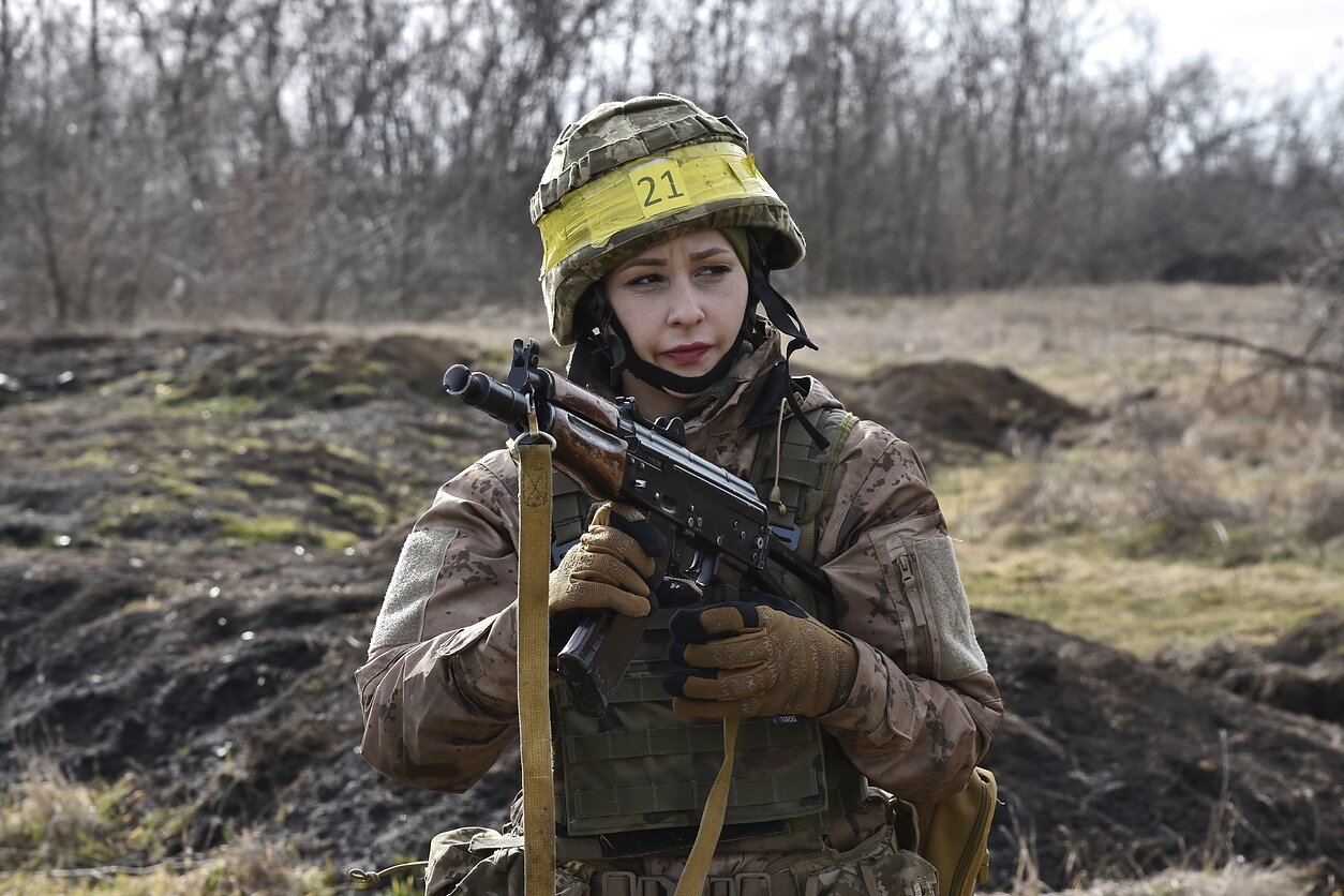 Moterys kare Moterys kare