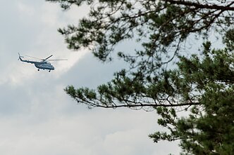 Institucijos tikrino versijas dėl galimo objekto kritimo; sraigtasparnis Institucijos tikrino versijas dėl galimo objekto kritimo; sraigtasparnis