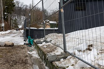 Nugriauta tvora prie G. Nausėdos namo Nugriauta tvora prie G. Nausėdos namo