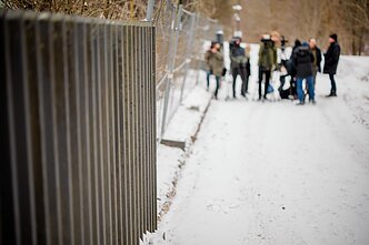 Nugriauta tvora prie Gitano Nausėdos namo. Statybos inspektoriai atvyko atlikti patikrinimo dėl tvoros Nugriauta tvora prie Gitano Nausėdos namo. Statybos inspektoriai atvyko atlikti patikrinimo dėl tvoros