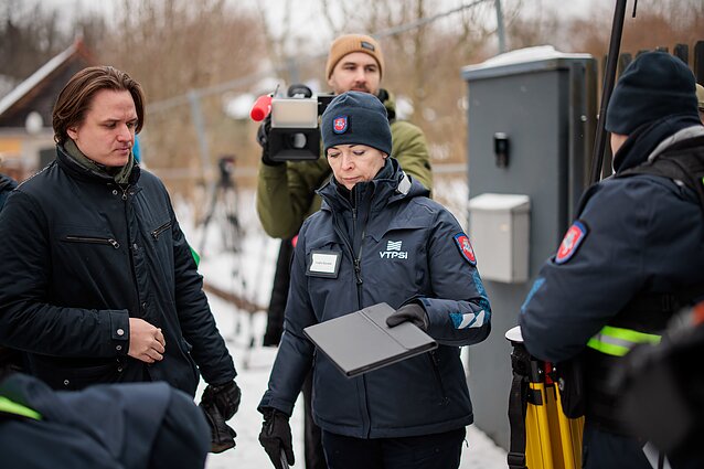 Nugriauta tvora prie Gitano Nausėdos namo. Statybos inspektoriai atvyko atlikti patikrinimo dėl tvoros Nugriauta tvora prie Gitano Nausėdos namo. Statybos inspektoriai atvyko atlikti patikrinimo dėl tvoros
