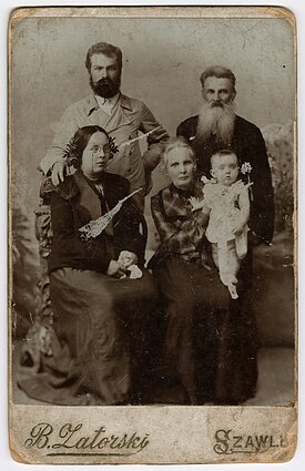 Stanislava Venclauskienė with her husband Kazimieras, her parents Jonas and Marija Jakševičius, and her elder daughter Danutė. Stanislava Venclauskienė with her husband Kazimieras, her parents Jonas and Marija Jakševičius, and her elder daughter Danutė.