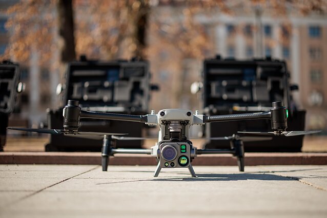 Michalas Mierzejewskis Ingai Ruginienei simboliškai perdavė dronus, skirtus kovai su kontrabanda ir hibridinėmis grėsmėmis Michalas Mierzejewskis Ingai Ruginienei simboliškai perdavė dronus, skirtus kovai su kontrabanda ir hibridinėmis grėsmėmis