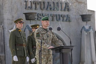 Ukmergėje Lietuvos kariuomenės 1-ajai divizijai šeštadienį įteikta kovinė vėliava ir perduoti didžiausi Sausumos pajėgų kariniai vienetai Ukmergėje Lietuvos kariuomenės 1-ajai divizijai šeštadienį įteikta kovinė vėliava ir perduoti didžiausi Sausumos pajėgų kariniai vienetai