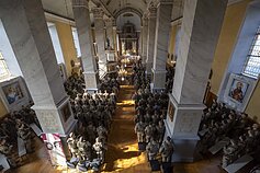 Ukmergėje Lietuvos kariuomenės 1-ajai divizijai šeštadienį įteikta kovinė vėliava ir perduoti didžiausi Sausumos pajėgų kariniai vienetai Ukmergėje Lietuvos kariuomenės 1-ajai divizijai šeštadienį įteikta kovinė vėliava ir perduoti didžiausi Sausumos pajėgų kariniai vienetai